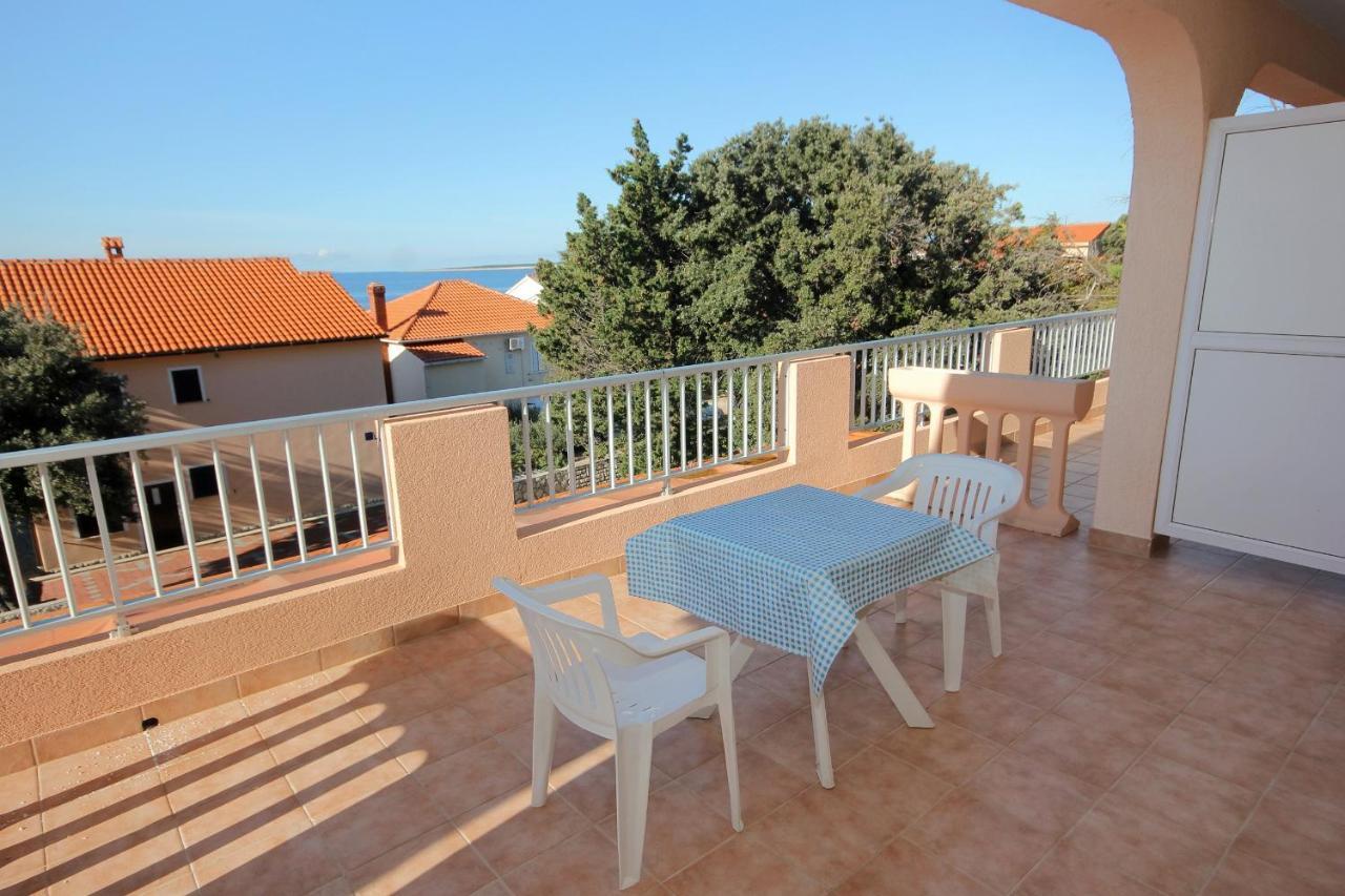 Apartments And Rooms By The Sea Mandre, Pag - 3557 Колан Екстер'єр фото