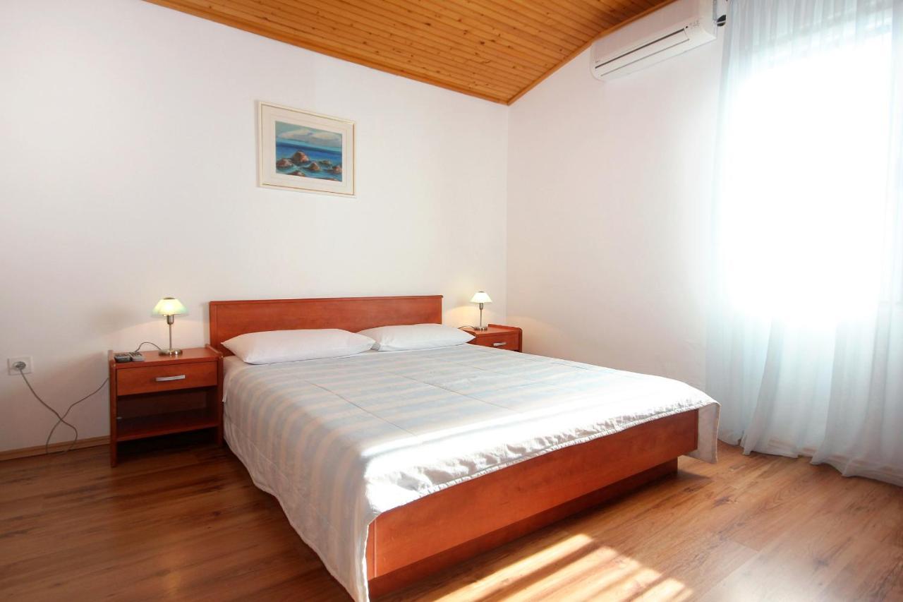 Apartments And Rooms By The Sea Mandre, Pag - 3557 Колан Екстер'єр фото