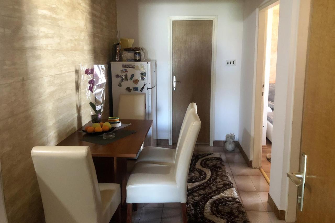 Apartments And Rooms By The Sea Mandre, Pag - 3557 Колан Екстер'єр фото