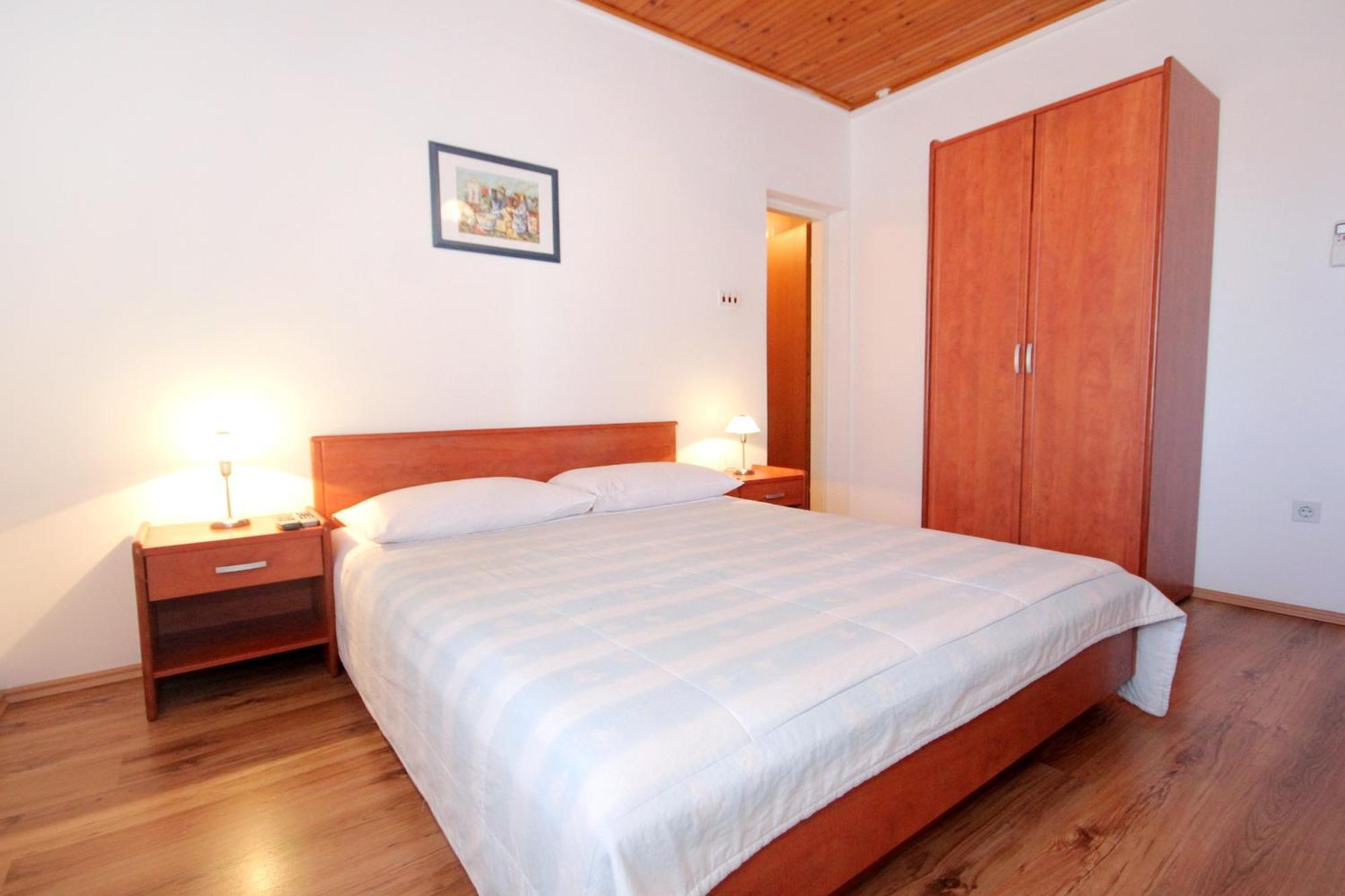 Apartments And Rooms By The Sea Mandre, Pag - 3557 Колан Номер фото