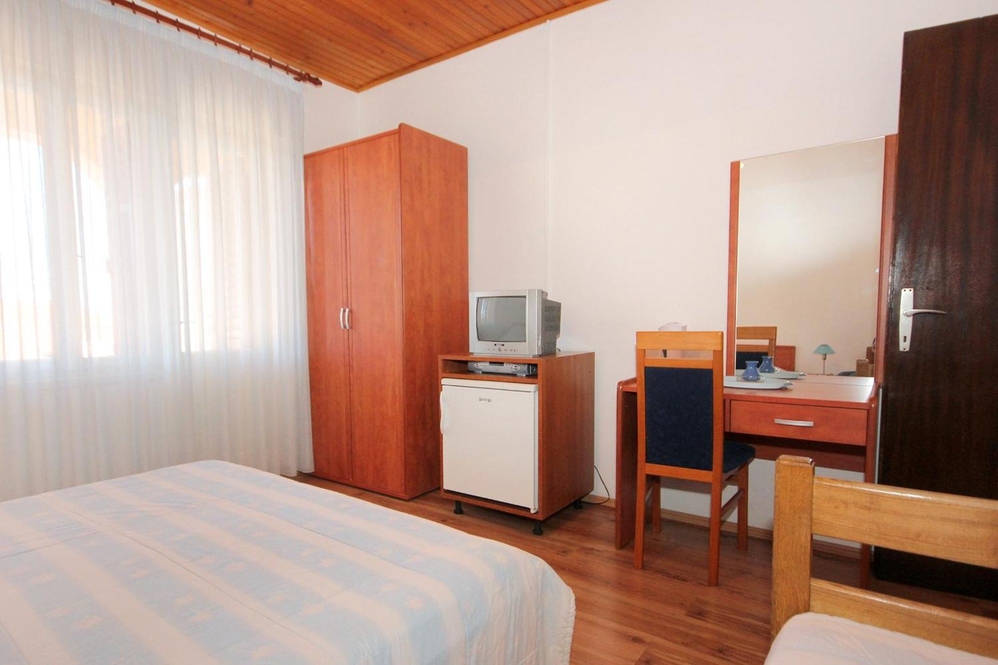 Apartments And Rooms By The Sea Mandre, Pag - 3557 Колан Номер фото