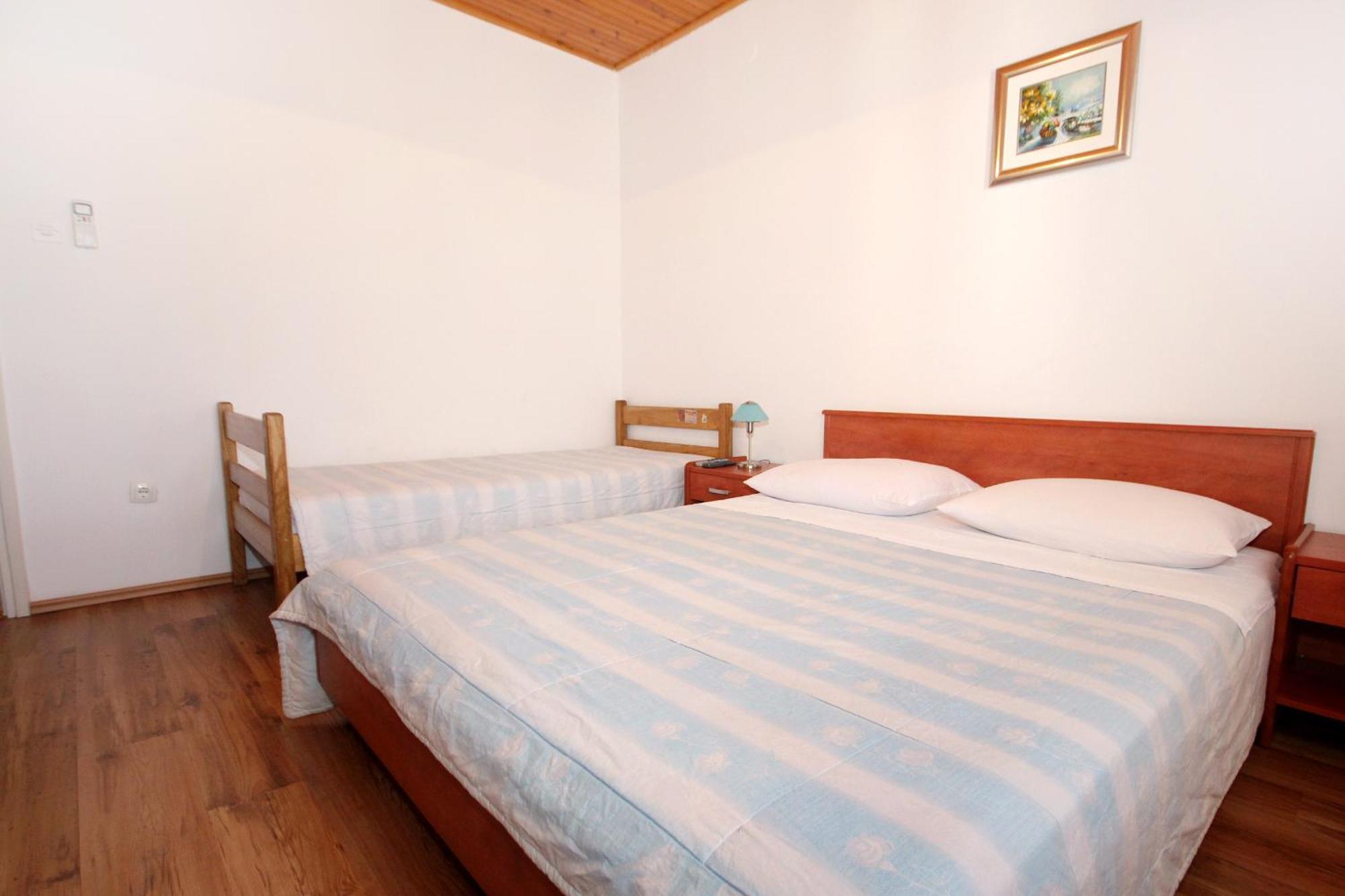 Apartments And Rooms By The Sea Mandre, Pag - 3557 Колан Номер фото